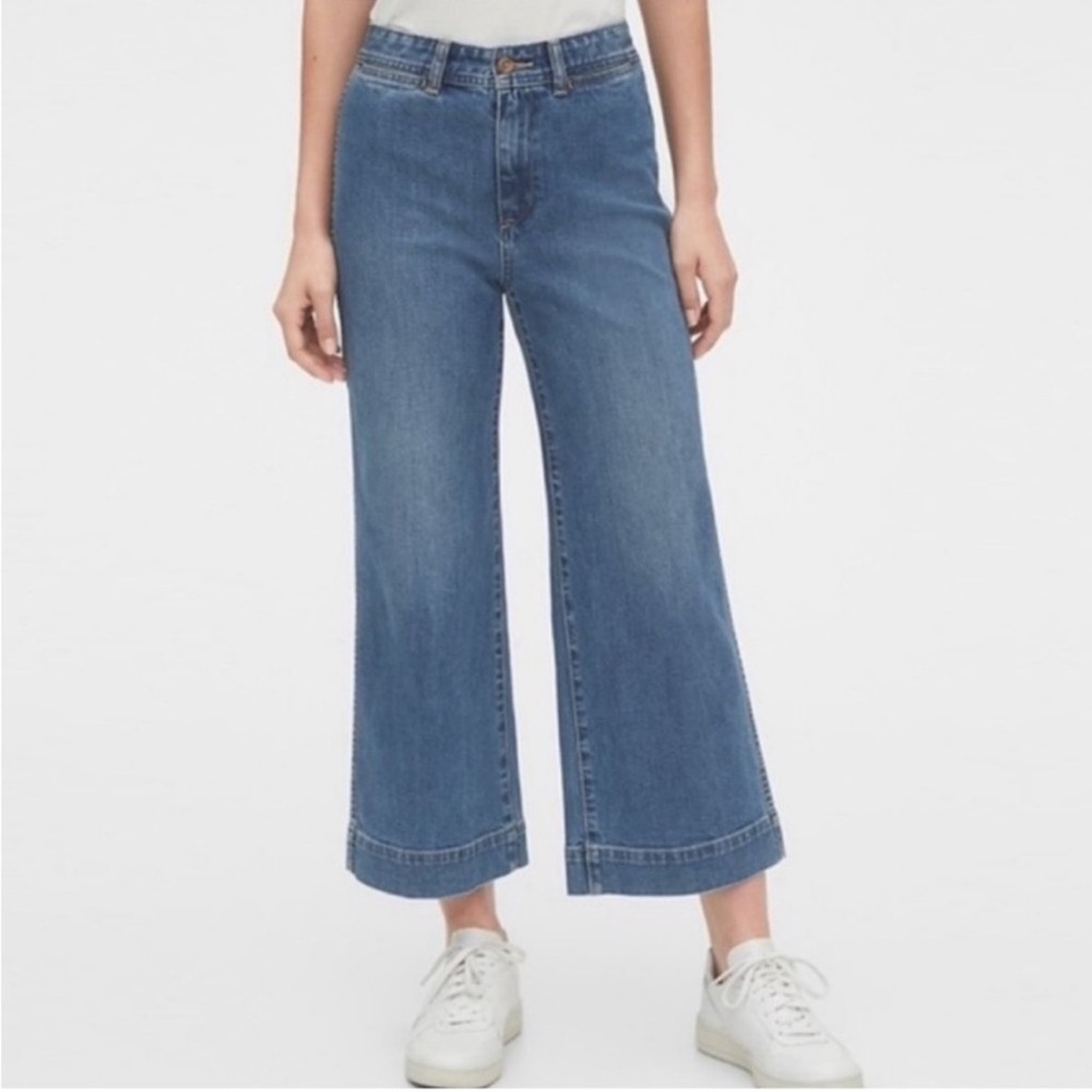 GAP Wide Leg, High Rise, Denim Chino Style Jeans
Size 10/30